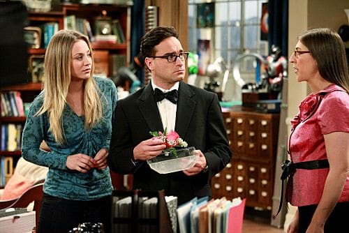 "The Pulled Groin Extrapolation" -- Sheldon and Penny (Kaley Cuoco, left) wonder how they'll get along when Leonard (Johnny Galecki, center) goes to a wedding as Amy's (Mayim Bialik, right) date.  Meanwhile, Howard and Bernadette spend the weekend with Mrs. Wolowitz, on THE BIG BANG THEORY, Thursday, Sept. 29 (8:00-8:31 PM, ET/PT) on the CBS Television Network. Photo: Richard Cartwright/CBS ©2011 CBS Broadcasting Inc. All Rights Reserved