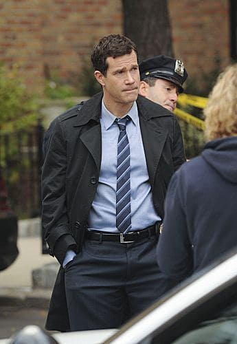 "Lost Things" -- Carrie and Al investigate the death of a public defender, only to discover that the killer has a larger plan which may lead to a second murder, on UNFORGETTABLE, Tuesday, Nov 8(10:00 – 11:00 PM ET/PT) on the CBS Television Network Photo: Heather Wines/CBS ©2011 CBS Broadcasting, Inc. All Rights Reserved #Unforgettable