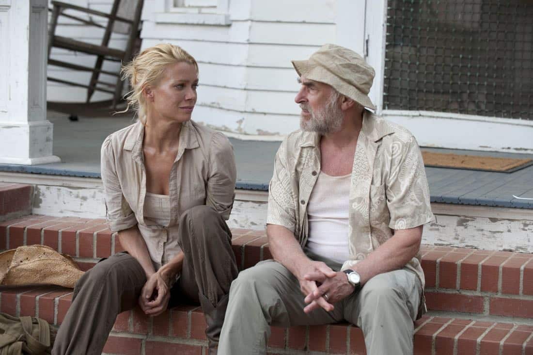 Andrea (Laurie Holden) and Dale (Jeffrey DeMunn) - The Walking Dead - Season 2, Episode 5