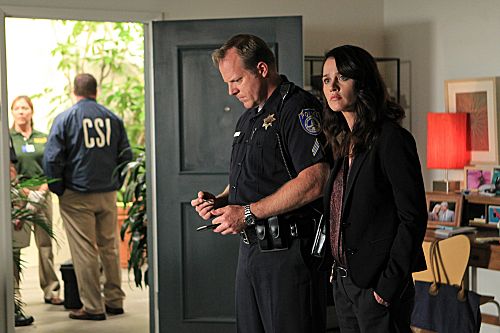 THE MENTALIST Season 5 Episode 1 The Crimson Ticket Photos 3 The Crimson Ticket