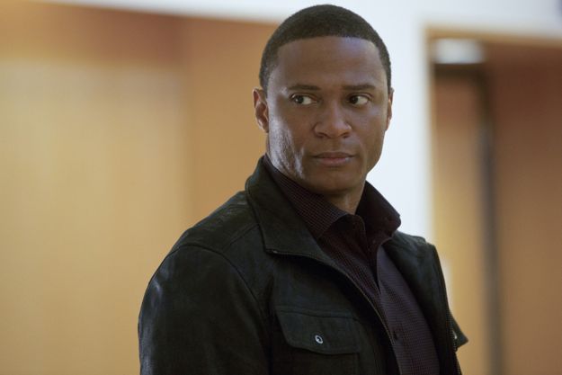 ARROW Season 1 Episode 20 Home Invasion Photos 14 Home Invasion