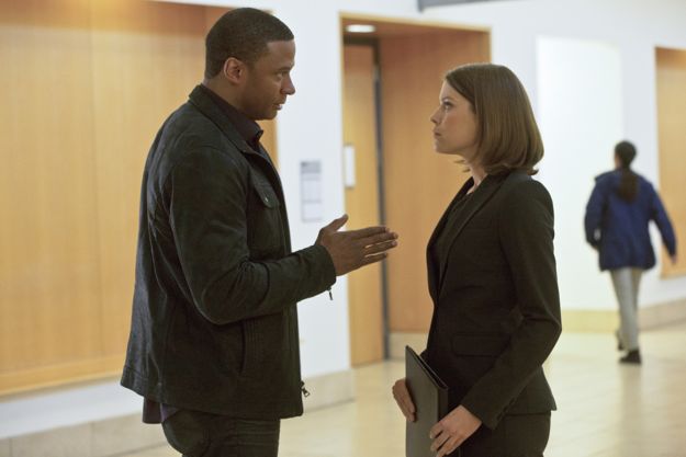 ARROW Season 1 Episode 20 Home Invasion Photos 13 Home Invasion