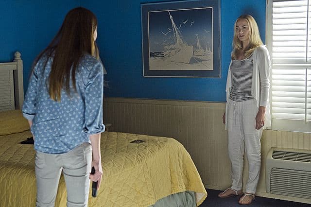Jennifer Carpenter as Debra Morgan and Yvonne Strahovski as Hannah McKay in Dexter