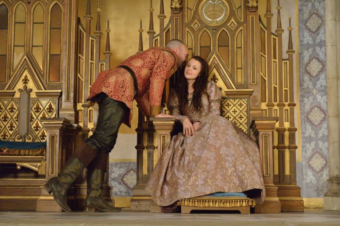 REIGN Episode 1.16 Photos Monsters 2 Monsters