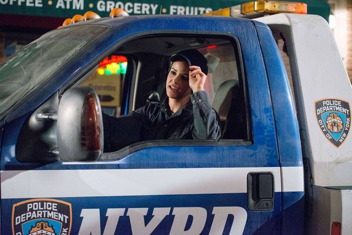 BROOKLYN NINE NINE Season 2 Episode 4 Photos Halloween II 1 Brooklyn Nine Nine 2x04 7