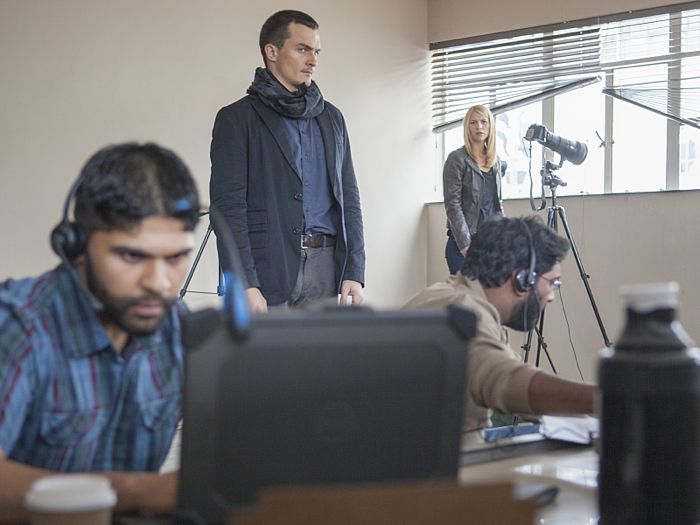 Rupert Friend as Peter Quinn and Claire Danes as Carrie Mathison in Homeland (Season 4, Episode 4)