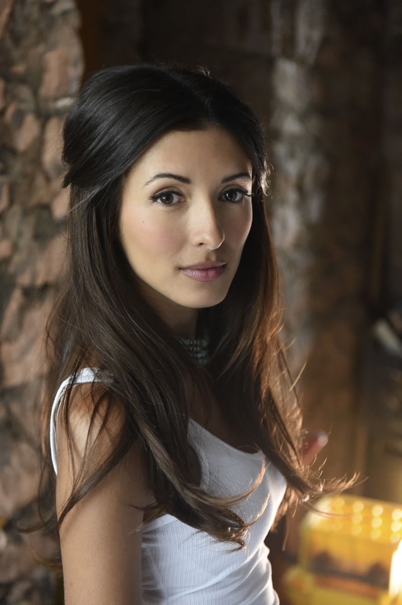 BLOOD & OIL - "The Ripple Effect" - The aftermath of the robbery has suspicions flying as all signs indicate an inside job at Briggs Oil. Wick scrambles to do everything he can to hide his involvement, but his accomplice may prove to be too much of a wild card and expose Wick's part in the crime that nearly killed his father. Meanwhile, the arrival of Hap's daughter, Lacey, stokes a rivalry with Carla, Hap's wife. Also, Billy continues to be seduced by Hap's world and jumps into another deal with him without consulting his wife, Cody, on "Blood & Oil," airing SUNDAY, OCTOBER 4 (9:00-10:01 p.m., ET), on the ABC Television Network. (ABC/Fred Hayes) INDIA DE BEAUFORT