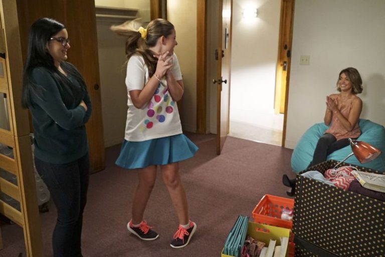 MODERN FAMILY Season 7 Episode 2 The Day Alex Left for College SEAT42F