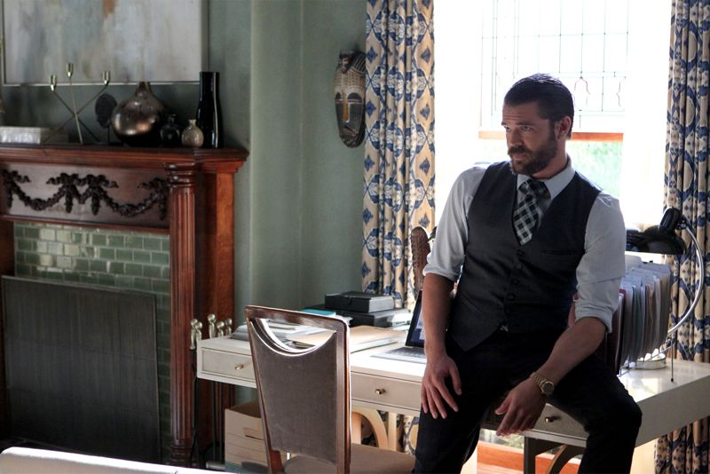 HOW TO GET AWAY WITH MURDER - "I Want You to Die" - Annalise and the team are hired to represent a client accused of badgering somebody to the point of suicide. Meanwhile, Eve returns to defend Nate after ADA Sinclair serves him for a possible new murder charge, and Bonnie learns about what happened at Trotter Lake, on "How to Get Away with Murder," THURSDAY, NOVEMBER 5 (10:00-11:00 p.m., ET) on the ABC Television Network. (ABC/John Fleenor) CHARLIE WEBER