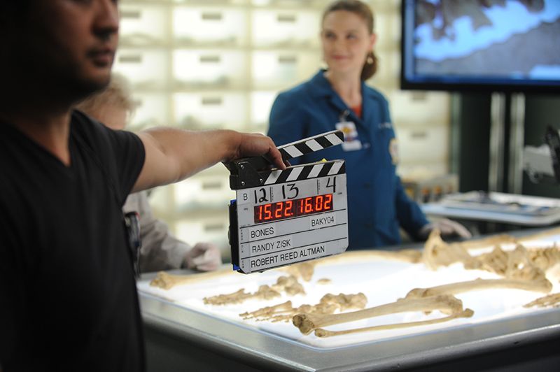 Bones-Ep1104_TheCarpals-ScBTS_00057