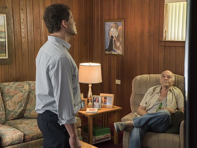 Dominic West as Noah and Mark Margolis as Arthur in The Affair (season 2, episode 4). - Photo: Mark Schafer/SHOWTIME - Photo ID: TheAffair_204_5441