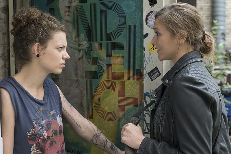 Janina Blohm-Sievers as Sabine and Sarah Sokolovic as Laura Sutton in Homeland (Season 5, Episode 04). - Photo: Stephan Rabold/SHOWTIME - Photo ID: Homeland_504_1484.R