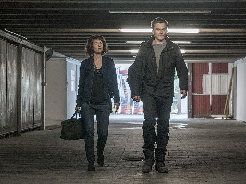 Claire Danes as Carrie Mathison and Rupert Friend as Peter Quinn in Homeland (Season 5, Episode 04). - Photo: Stephan Rabold/SHOWTIME - Photo ID: Homeland_504_0381.R