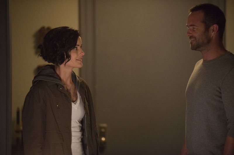 Blindspot -- "Split The Law" Episode 105 -- Pictured: (l-r) Jaimie Alexander as Jane Doe, Sullivan Stapleton as Kurt Weller -- (Photo by: Barbara Nitke/NBC)