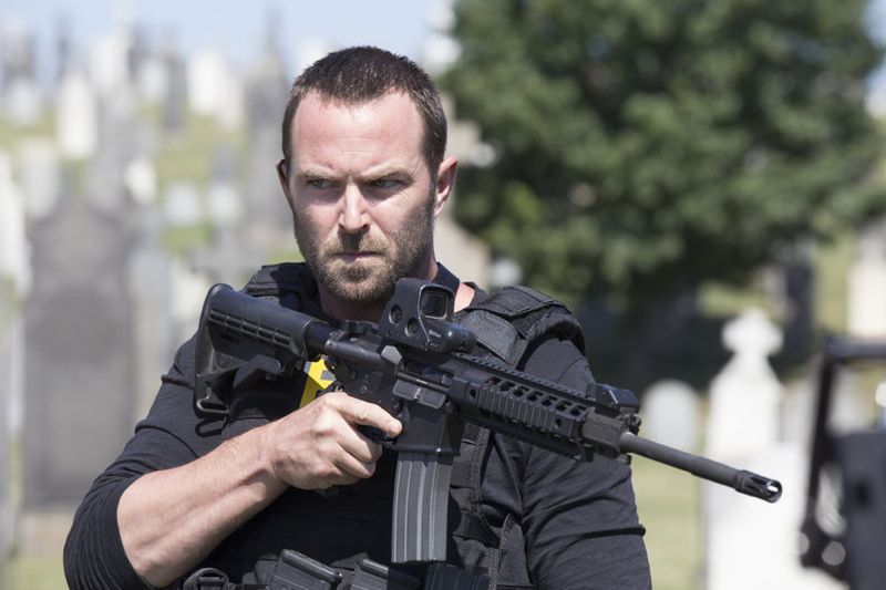 BLINDSPOT -- "Split The Law" Episode 105 -- Pictured: Sullivan Stapleton as Kurt Weller -- (Photo by: Paul Sarkis/NBC)