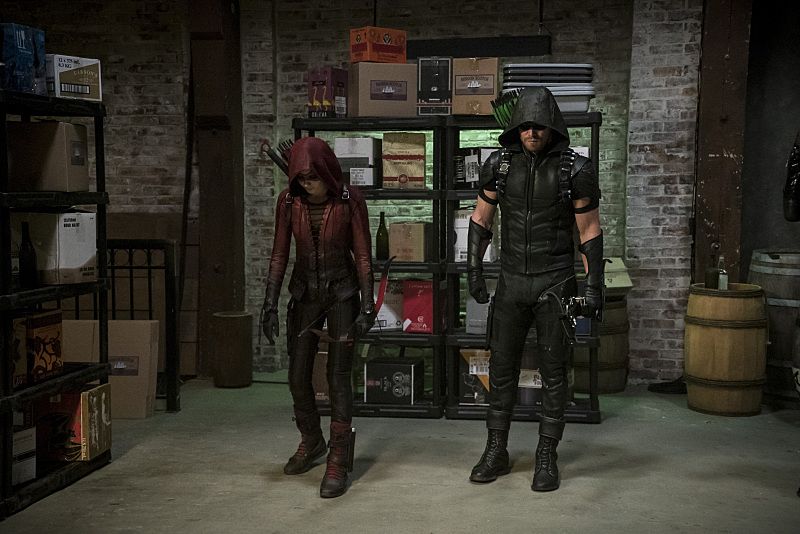 Arrow -- "The Candidate" -- Image AR402A_0352b-- Pictured (L-R): Willa Holland as Speedy and Stephen Amell as The Arrow -- Photo: Katie Yu /The CW -- ÃÂ© 2015 The CW Network, LLC. All Rights Reserved.