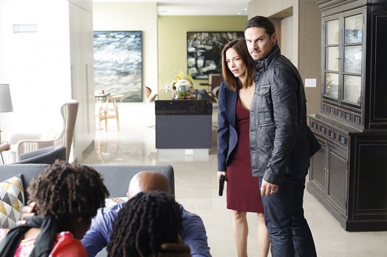 BEAUTY AND THE BEAST Season 4 Episode 4 Photos Something's Gotta Give
