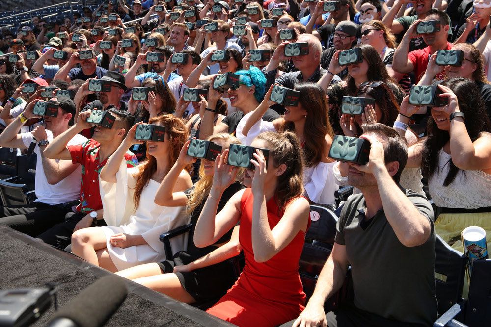 COMIC-CON INTERNATIONAL: SAN DIEGO -- "Mr. Robot Petco Park Stunt" -- Pictured: (l-r) Rami Malek, Grace Gummer, Portia Doubleday, Carly Chaiken, Christian Slater -- (Photo by: Evans Vestal Ward/USA Network)