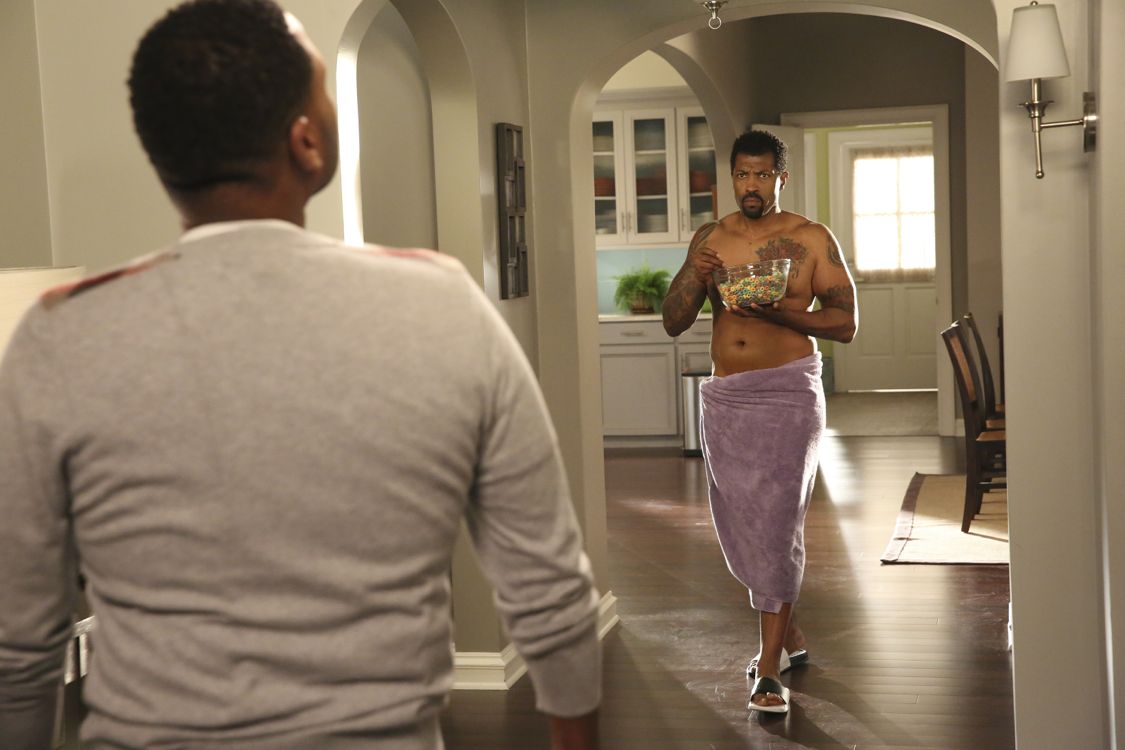 BLACK-ISH - "God" - When Dre discovers that Zoey is questioning her belief in God, he undergoes a crisis of faith and leans on family members and coworkers for their input. Meanwhile, Bow's brother Johan comes to stay with The Johnsons after living abroad and becomes an instant thorn in Dre's side, on "black-ish," WEDNESDAY, SEPTEMBER 28 (9:31-10:00 p.m. EDT), on the ABC Television Network." (ABC/Mitch Haaseth) DEON COLE