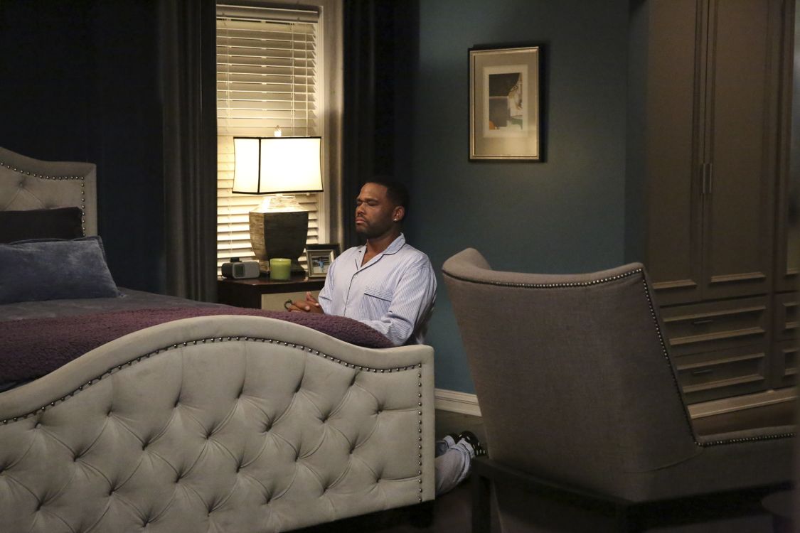 BLACK-ISH - "God" - When Dre discovers that Zoey is questioning her belief in God, he undergoes a crisis of faith and leans on family members and coworkers for their input. Meanwhile, Bow's brother Johan comes to stay with The Johnsons after living abroad and becomes an instant thorn in Dre's side, on "black-ish," WEDNESDAY, SEPTEMBER 28 (9:31-10:00 p.m. EDT), on the ABC Television Network." (ABC/Mitch Haaseth) ANTHONY ANDERSON