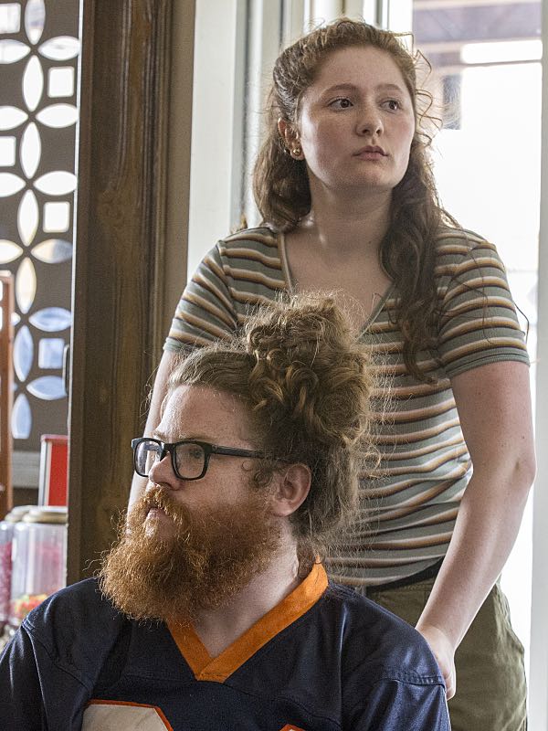 Zack Pearlman as Neil and Emma Kenney as Debbie Gallagher in Shameless (Season 7, episode 5) - Photo: Paul Sarkis/SHOWTIME - Photo ID: shameless_705_2355