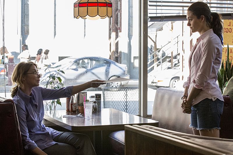 Sharon Lawrence as Margo and Emmy Rossum as Fiona Gallagher in Shameless (Season 7, episode 5) - Photo: Paul Sarkis/SHOWTIME - Photo ID: shameless_705_2804
