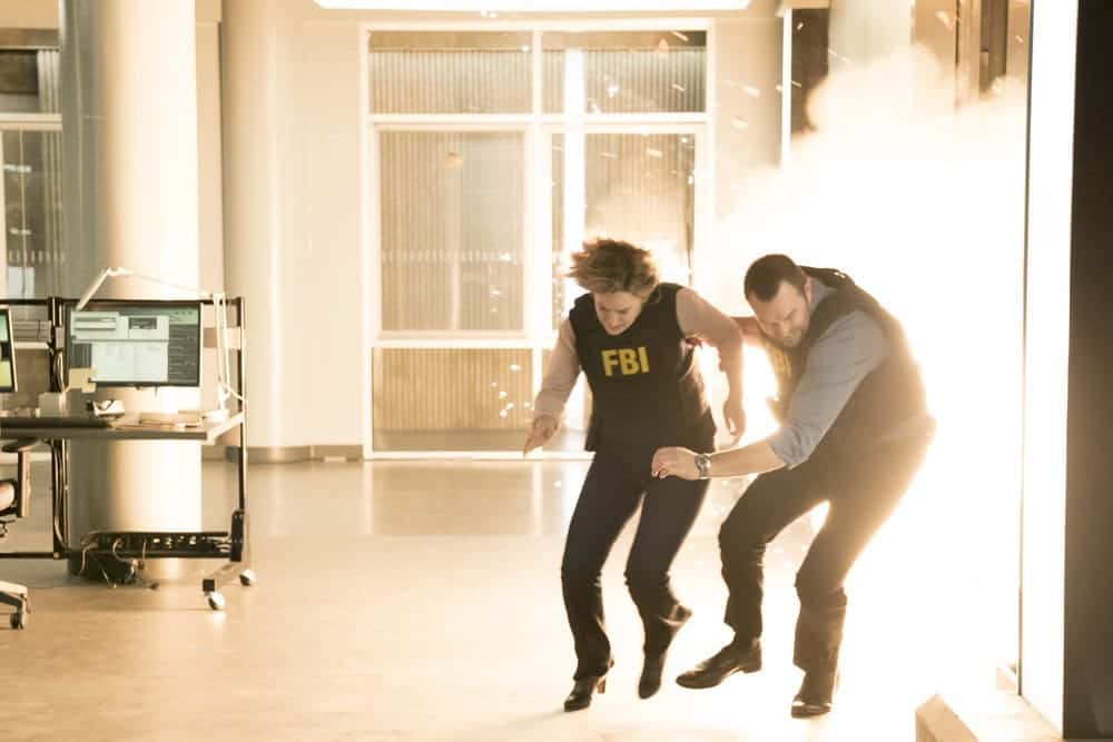 BLINDSPOT -- "Resolves Eleven Myths" Episode 207 -- Pictured: (l-r) Ashley Johnson as Patterson, Sullivan Stapleton as Kurt Weller -- (Photo by: Virginia Sherwood/NBC)