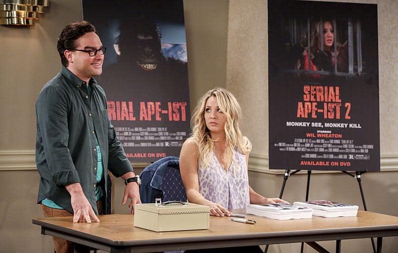 "The Fetal Kick Catalyst" -- Pictured: Leonard Hofstadter (Johnny Galecki) and Penny (Kaley Cuoco). Penny is surprised to learn she has fans of her performance in "Serial Ape-ist" when she attends Van Nuys Comic Con with Leonard. Also, Amy hosts a Sheldon-style brunch at Penny's apartment and Wolowitz makes an impulsive purchase when he starts stressing out about the baby on the way, when THE BIG BANG THEORY moves to its regular time period, Thursday, Oct. 27 (8:00-8:31 PM, ET/PT), on the CBS Television Network. Photo: Michael Yarish/Warner Bros. Entertainment Inc. ÃÂ© 2016 WBEI. All rights reserved.