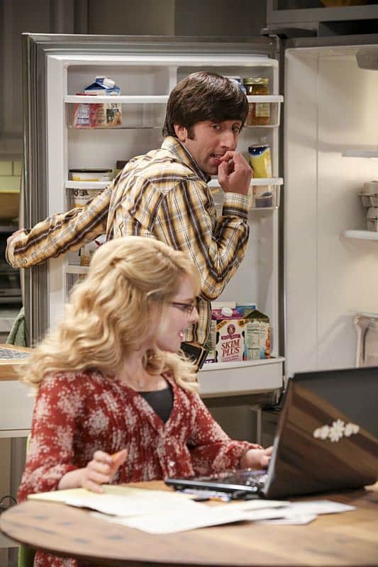"The Fetal Kick Catalyst" -- Pictured: Bernadette (Melissa Rauch) and Howard Wolowitz (Simon Helberg). Penny is surprised to learn she has fans of her performance in "Serial Ape-ist" when she attends Van Nuys Comic Con with Leonard. Also, Amy hosts a Sheldon-style brunch at Penny's apartment and Wolowitz makes an impulsive purchase when he starts stressing out about the baby on the way, when THE BIG BANG THEORY moves to its regular time period, Thursday, Oct. 27 (8:00-8:31 PM, ET/PT), on the CBS Television Network. Photo: Michael Yarish/Warner Bros. Entertainment Inc. ÃÂ© 2016 WBEI. All rights reserved.