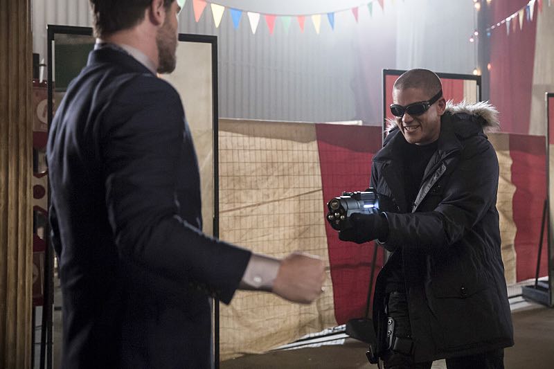 The Flash -- "The New Rouges" -- Image FLA304b_0022b.jpg -- Pictured (L-R): Grey Damon as Sam Scudder and Wentworth Miller as Leonard Snart/Captain Cold -- Photo: Katie Yu/The CW -- ÃÂ© 2016 The CW Network, LLC. All rights reserved