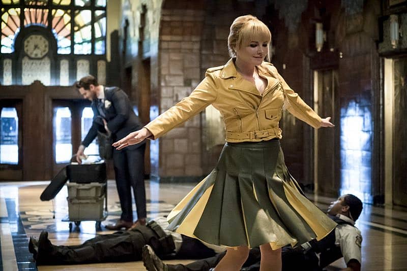 The Flash -- "The New Rouges" -- Image FLA304a_0027b.jpg -- Pictured (L-R): Grey Damon as Sam Scudder and Ashley Rickards as Rosalind Rosa Dillion -- Photo: Katie Yu/The CW -- ÃÂ© 2016 The CW Network, LLC. All rights reserved.