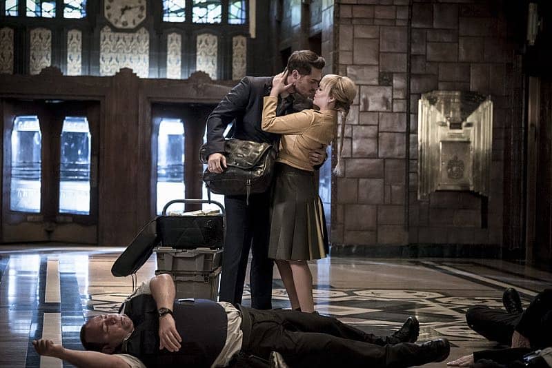 The Flash -- "The New Rouges" -- Image FLA304a_0004b.jpg -- Pictured (L-R): Grey Damon as Sam Scudder and Ashley Rickards as Rosalind Rosa Dillion -- Photo: Katie Yu/The CW -- ÃÂ© 2016 The CW Network, LLC. All rights reserved.