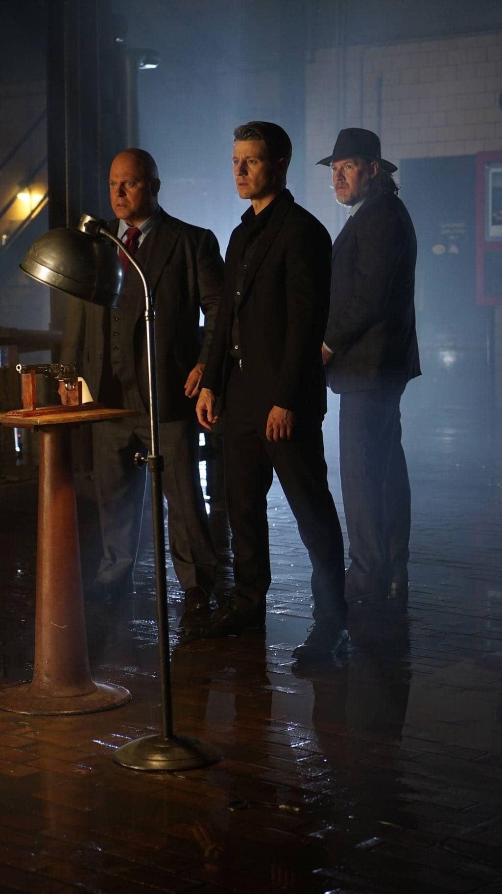 gotham-season-3-episode-6-photos-mad-city-follow-the-white-rabbit-01