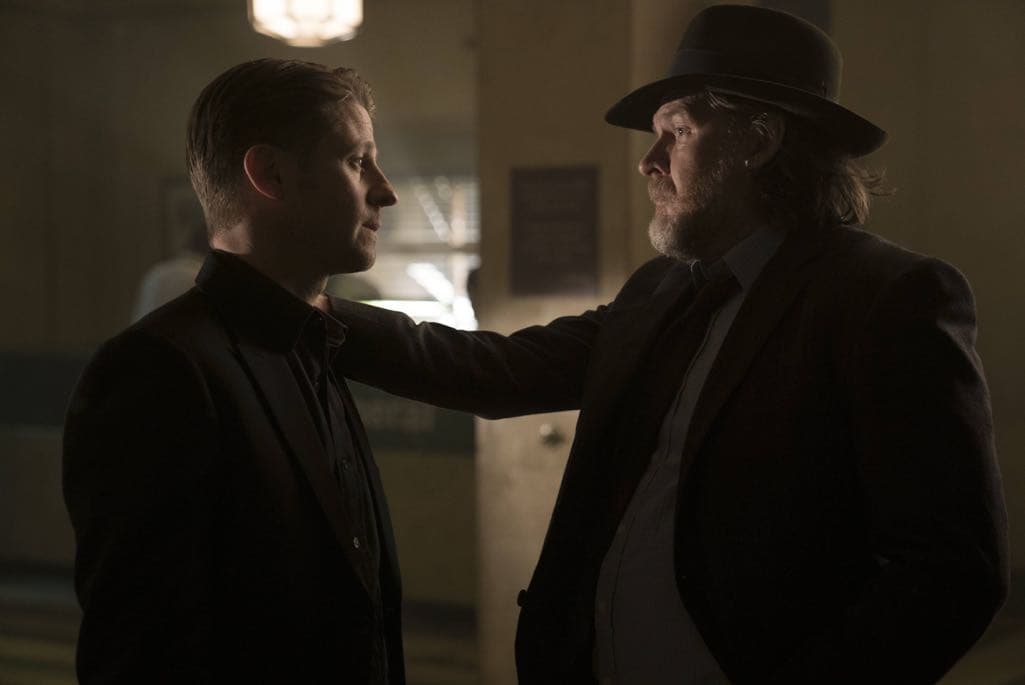GOTHAM: L-R: Ben McKenzie and Donal Logue in the “Mad City: Follow the White Rabbit” episode of GOTHAM airing Monday, Oct. 24 (8:00-9:01 PM ET/PT) on FOX. ©2016 Fox Broadcasting Co. Cr: Jessica Miglio/FOX.