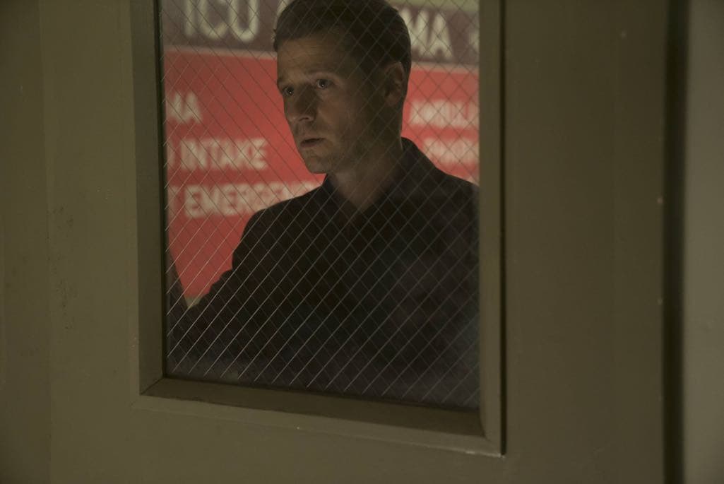 GOTHAM: Ben McKenzie in the “Mad City: Follow the White Rabbit” episode of GOTHAM airing Monday, Oct. 24 (8:00-9:01 PM ET/PT) on FOX. ©2016 Fox Broadcasting Co. Cr: Jessica Miglio/FOX.