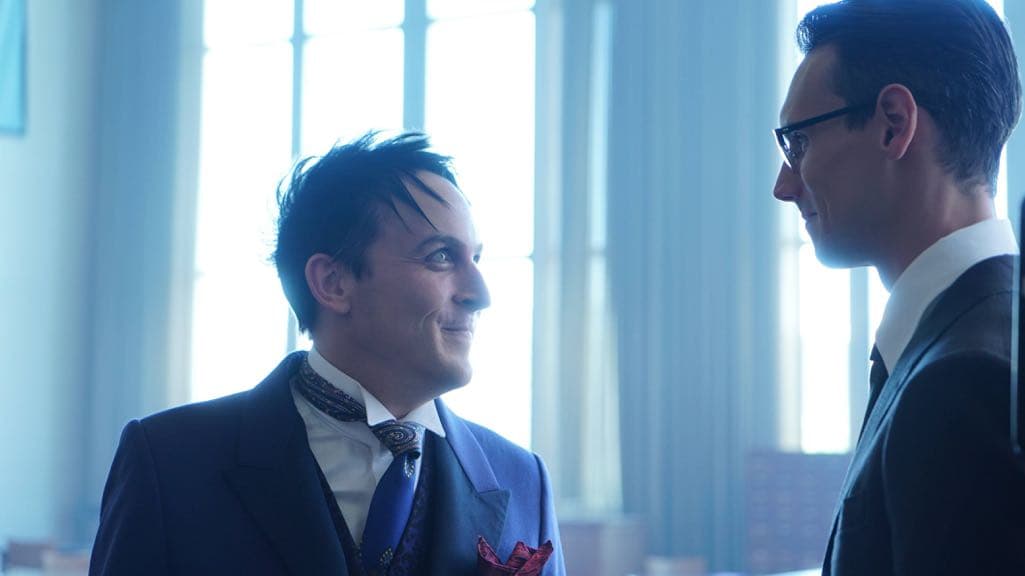 GOTHAM: L-R: Robin Lord Taylor and Cory Michael Smith in the “Mad City: Follow the White Rabbit” episode of GOTHAM airing Monday, Oct. 24 (8:00-9:01 PM ET/PT) on FOX. ©2016 Fox Broadcasting Co. Cr: Nicole Rivelli/FOX.
