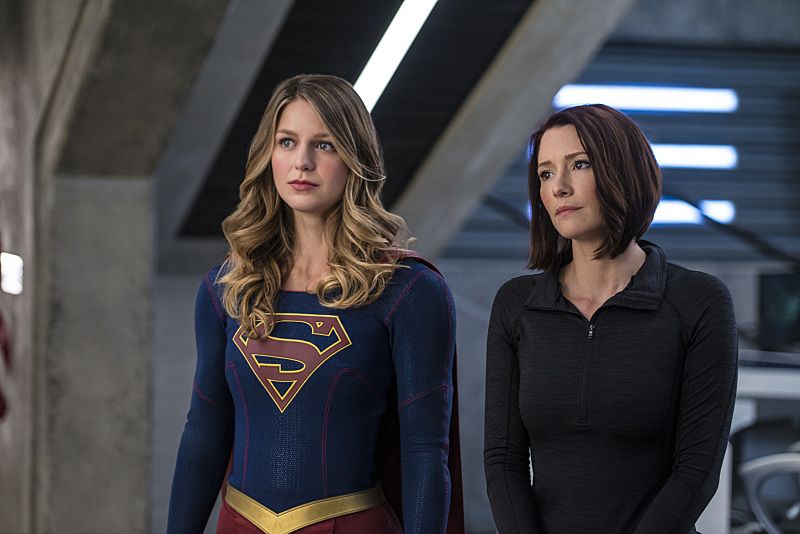 Supergirl -- "Welcome to Earth" -- Image SPG203c_0144 -- Pictured (L-R): Melissa Benoist as Kara/Supergirl and Chyler Leigh as Alex Danvers -- Photo: Diyah Pera/The CW -- ÃÂ© 2016 The CW Network, LLC. All Rights Reserved