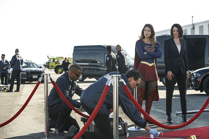 Supergirl -- "Welcome to Earth" -- Image SPG203b_0125 -- Pictured (L-R): Melissa Benoist as Kara/Supergirl and Chyler Leigh as Alex Danvers -- Photo: Bettina Strauss/The CW -- ÃÂ© 2016 The CW Network, LLC. All Rights Reserved