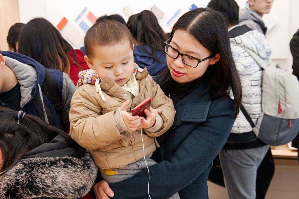 Customers in Nanjing explore Apple’s latest products at Apple Nanjing Jinmao Place.