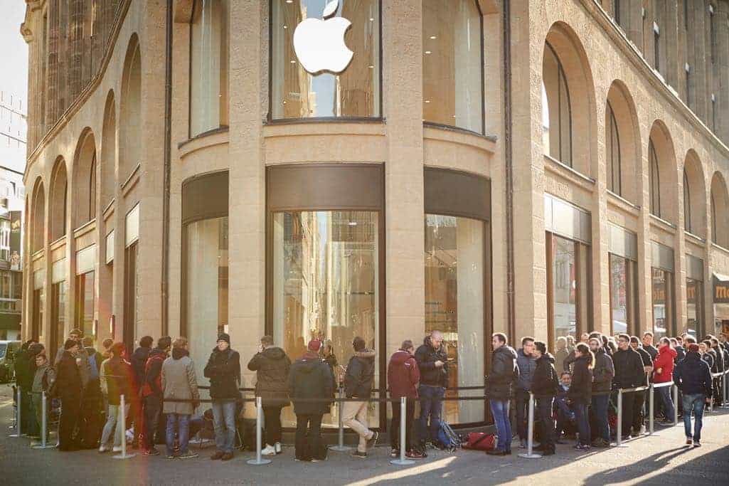 Apple restored the historic facade at Apple Schildergasse in Cologne.