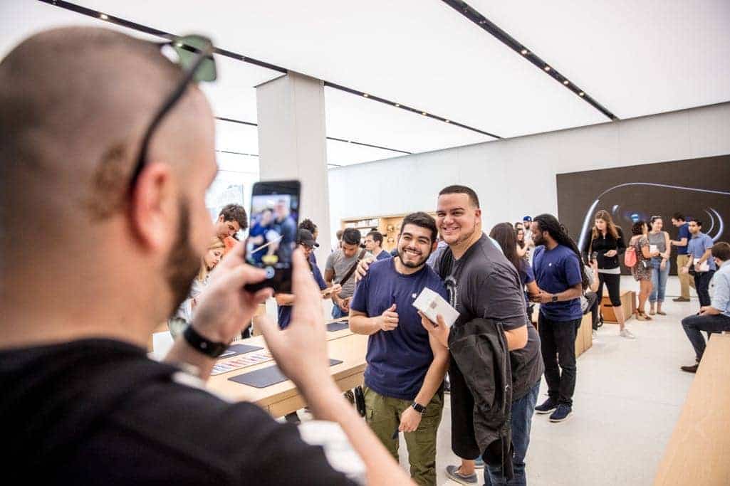 Customers gathered at Apple Brickell City Centre, Apple’s fifth store in Miami.