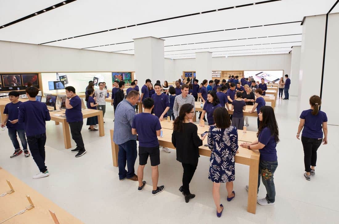 apple taipei 101 customers