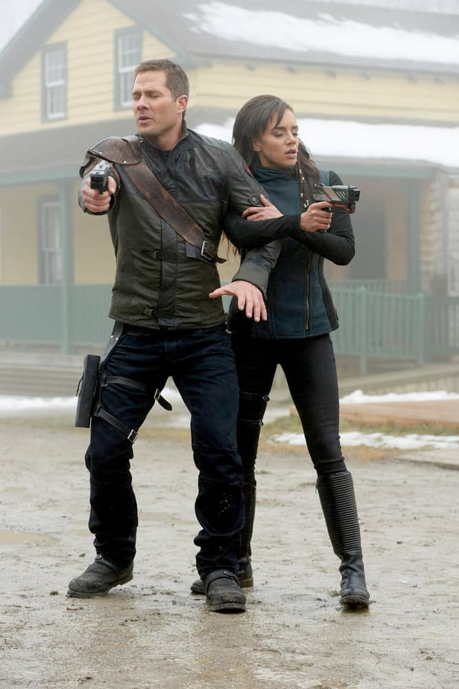 KILLJOYS -- "The Hullen Have Eyes" Episode 303 -- Pictured: l-r) Luke Macfarlane as D'Avin, Hannah John-Kamen as Dutch -- (Photo by: Steve Wilkie/Killjoys III Productions Limited/Syfy)