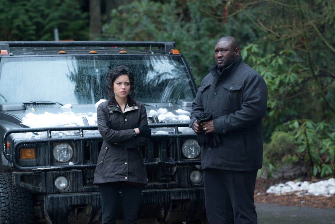 Zoo "Ten Years Gone" Pictured (L-R) Alyssa Diaz as Dariela Marzan and Nonso Anozie as Abraham Kenyatta Zoo "Ten Years Gone" Pictured (L-R) Alyssa Diaz as Dariela Marzan and Nonso Anozie as Abraham Kenyatta