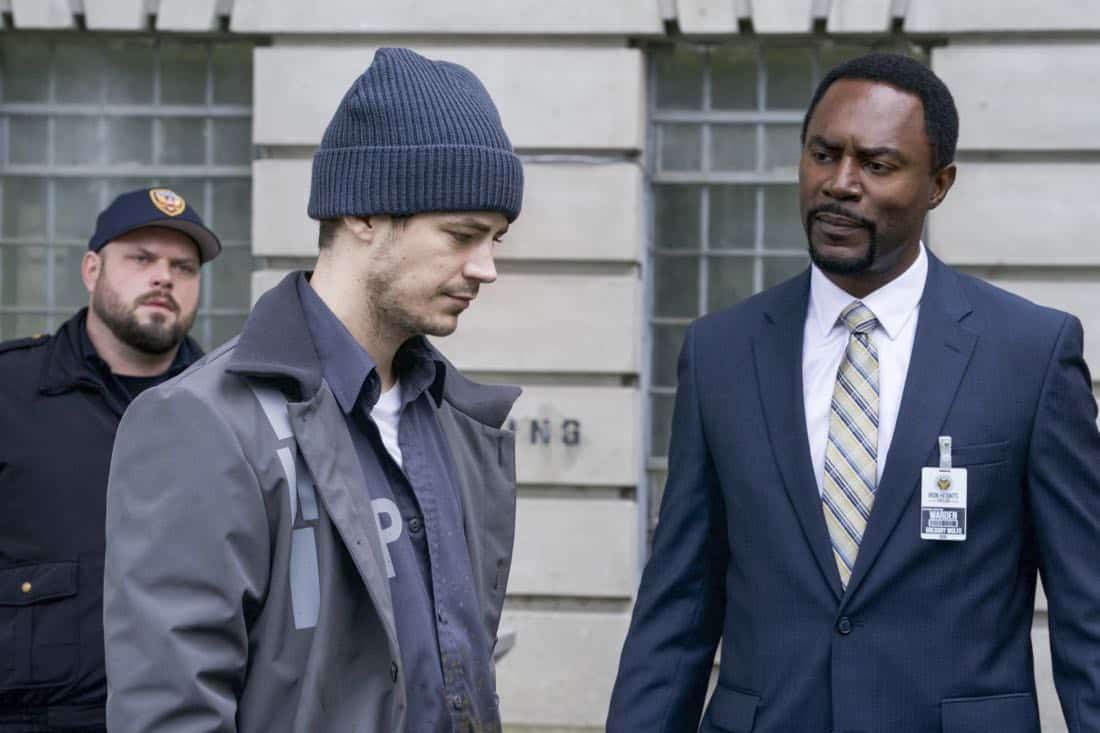THE FLASH Season 4 Episode 11 Photos The Elongated Knight Rises 9 FLA411a 0116b