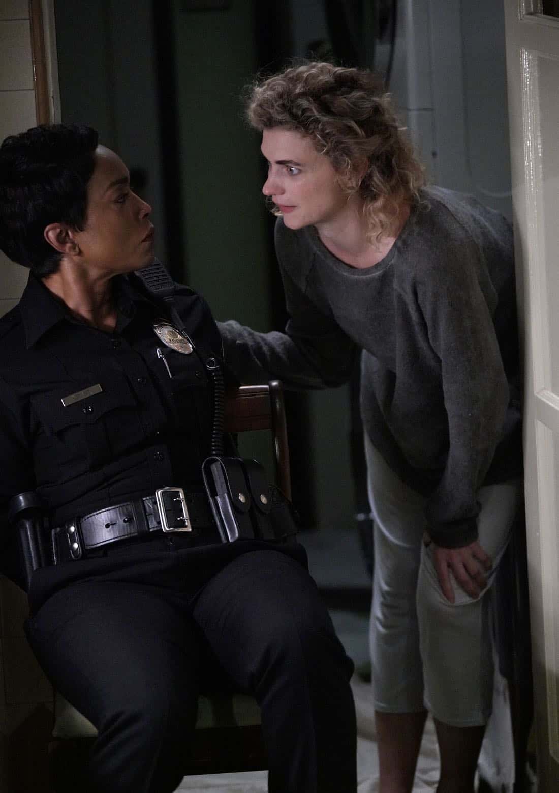 9-1-1 Season 1 Episode 6 Photos Heartbreaker 1 9-1-1: L-R: Angela Bassett and Megan Ferguson in the all-new “Heartbreaker” episode of 9-1-1 airing Wednesday, Feb. 7 (9:00-10:00 PM ET/PT) on FOX. CR: FOX. © 2018 FOX Broadcasting.