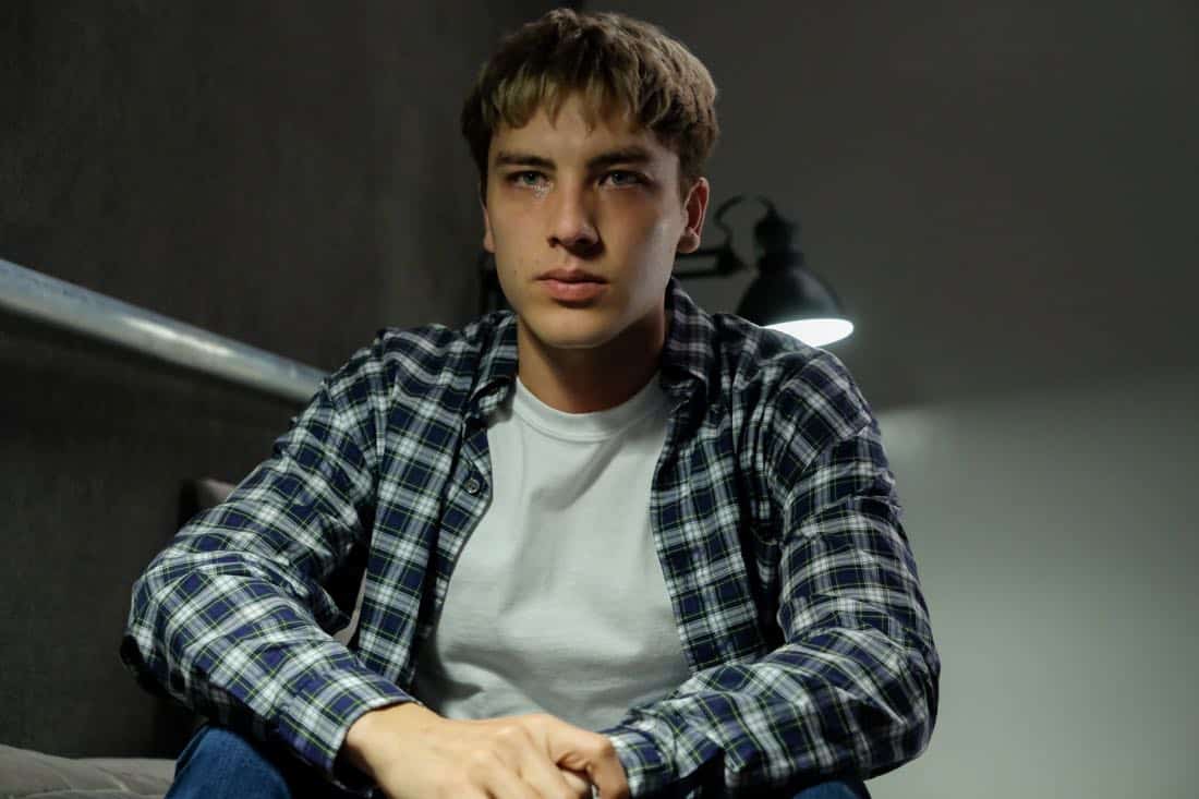 THE ASSASSINATION OF GIANNI VERSACE: AMERICAN CRIME STORY "House by the Lake" Episode 4 (Airs Wednesday, February 7, 10:00 p.m. e/p) -- Pictured: Cody Fern as David Madson. CR: Ray Mickshaw/FX