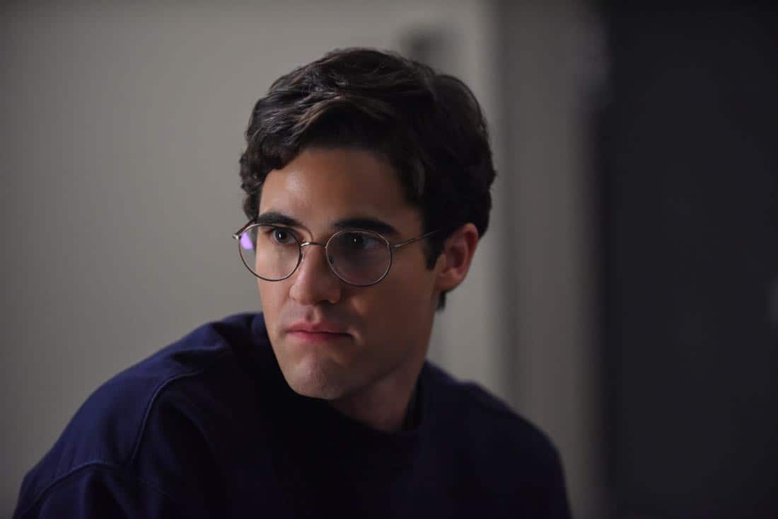 THE ASSASSINATION OF GIANNI VERSACE: AMERICAN CRIME STORY "House by the Lake" Episode 4 (Airs Wednesday, February 7, 10:00 p.m. e/p) -- Pictured: Darren Criss as Andrew Cunanan. CR: Ray Mickshaw/FX