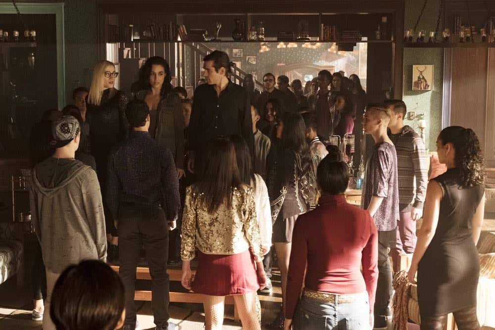 THE MAGICIANS -- "All That Josh" Episode 309 -- Pictured: (l-r) Olivia Taylor Dudley as Alice, Jade Tailor as Kady Orloff-Diaz, Jason Ralph as Quentin Coldwater -- (Photo by: Eric Milner/Syfy)