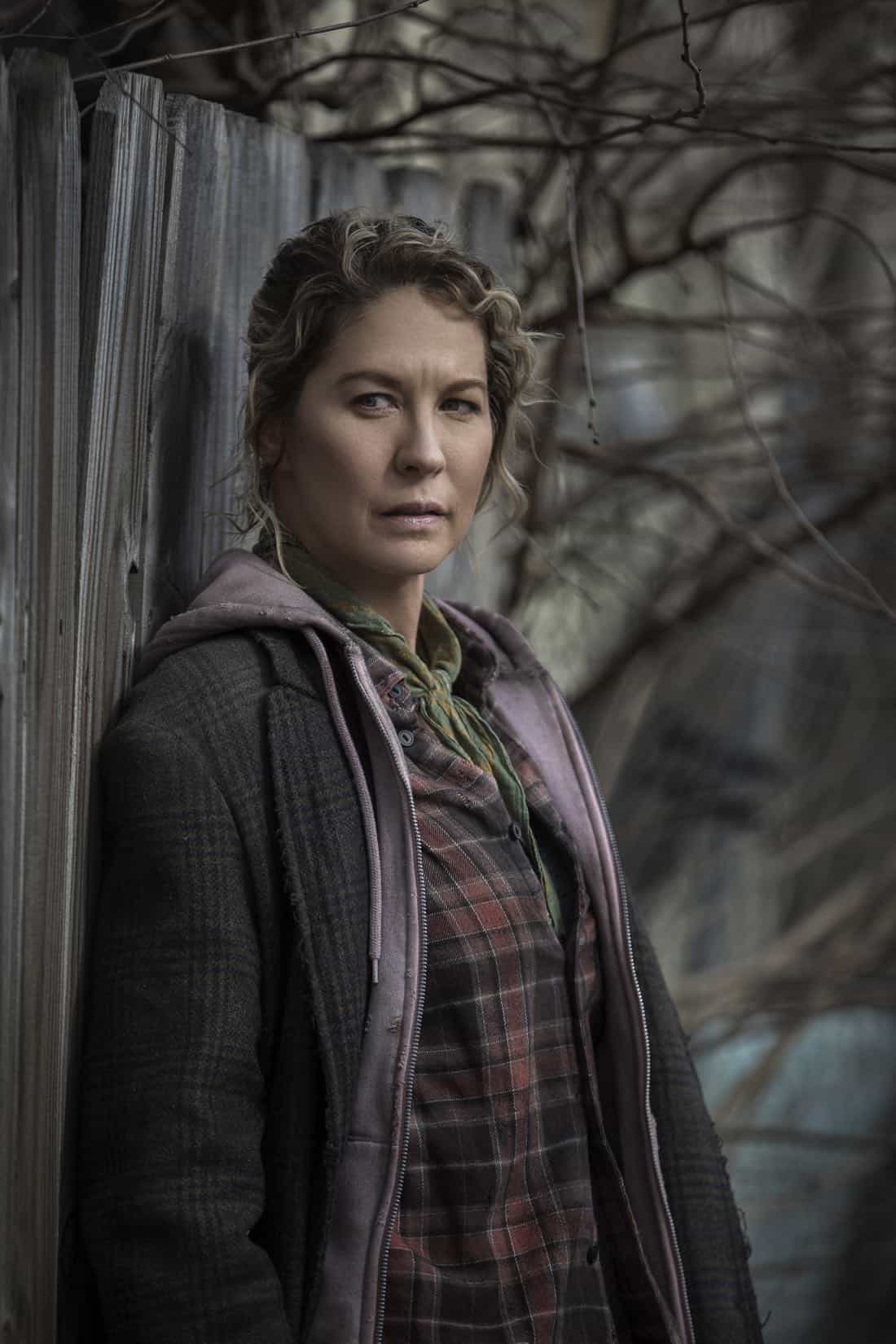 FEAR THE WALKING DEAD Season 4 Candid Portraits 5 Jenna Elfman as Naomi - Fear the Walking Dead _ Season 4, Gallery - Photo Credit: Elizabeth Weinberg/AMC